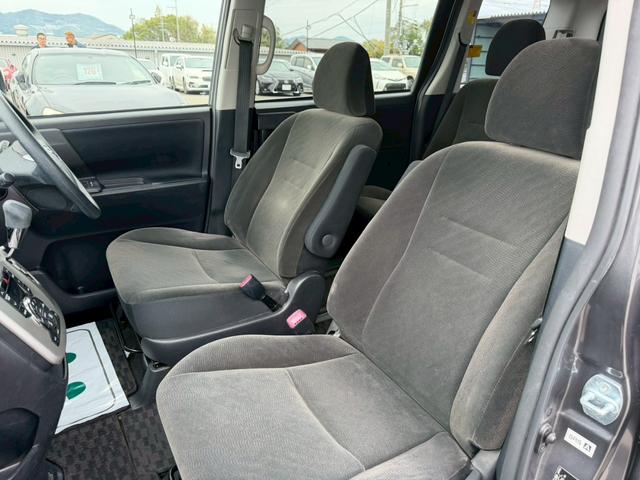 ヴォクシー Ｘ　Ｌエディション　車両品質評価書付き　バックカメラ　オートライト　ＥＴＣ　テレビ機能　スマートキー　パワースライドドア　全席パワーウィンド―　電動格納ミラー　ステアリングリモコン　テレビキット（64枚目）