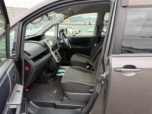 ヴォクシー Ｘ　Ｌエディション　車両品質評価書付き　バックカメラ　オートライト　ＥＴＣ　テレビ機能　スマートキー　パワースライドドア　全席パワーウィンド―　電動格納ミラー　ステアリングリモコン　テレビキット（68枚目）