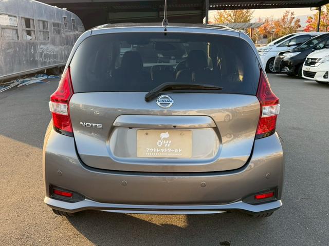 ノート Ｘ　車両品質評価書付き　アラウンドビューモニター　インテリジェントルームミラー　エマージェンシーブレーキ　バックカメラ　ＥＴＣ　ステアリングリモコン　レーンキープアシスト　アイドリングストップ　Ｐスタート（11枚目）