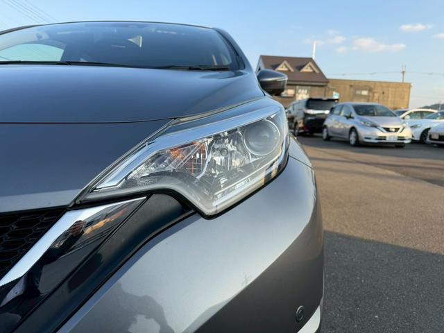 ノート Ｘ　車両品質評価書付き　アラウンドビューモニター　インテリジェントルームミラー　エマージェンシーブレーキ　バックカメラ　ＥＴＣ　ステアリングリモコン　レーンキープアシスト　アイドリングストップ　Ｐスタート（16枚目）