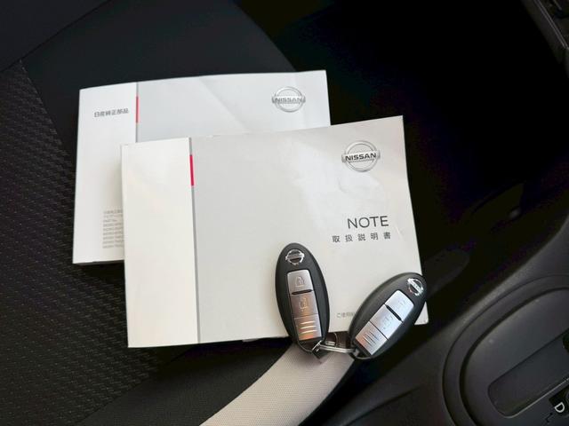 ノート Ｘ　車両品質評価書付き　アラウンドビューモニター　インテリジェントルームミラー　エマージェンシーブレーキ　バックカメラ　ＥＴＣ　ステアリングリモコン　レーンキープアシスト　アイドリングストップ　Ｐスタート（24枚目）