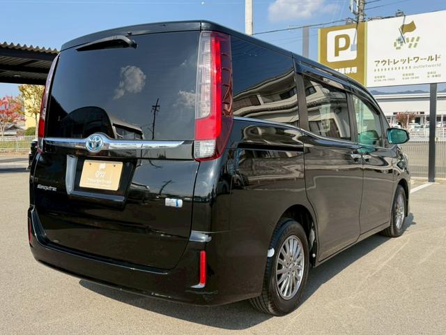 エスクァイア ハイブリッドＧｉ　車両品質評価書付き　ディーラーオプション９インチナビ　クルーズコントロール　バックカメラ　オートライト　シートヒーター　ＥＴＣ　テレビ機能　両側パワースライドドア　ステアリングリモコン　テレビキット（11枚目）