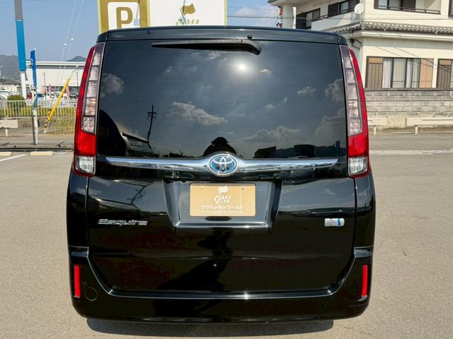 エスクァイア ハイブリッドＧｉ　車両品質評価書付き　ディーラーオプション９インチナビ　クルーズコントロール　バックカメラ　オートライト　シートヒーター　ＥＴＣ　テレビ機能　両側パワースライドドア　ステアリングリモコン　テレビキット（12枚目）