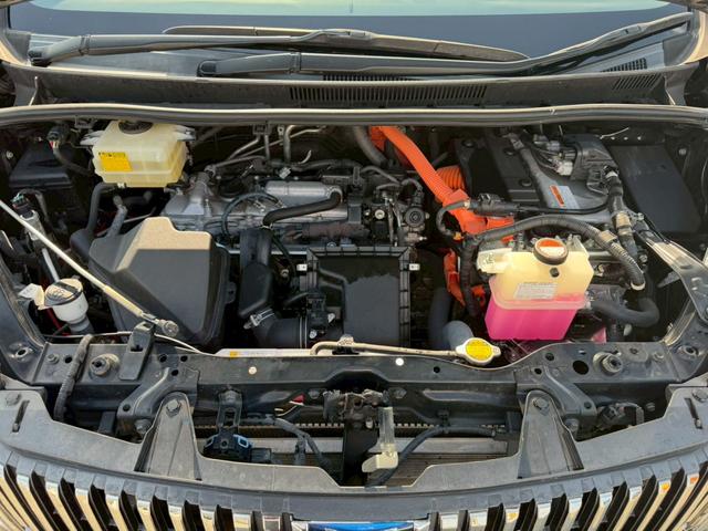 エスクァイア ハイブリッドＧｉ　車両品質評価書付き　ディーラーオプション９インチナビ　クルーズコントロール　バックカメラ　オートライト　シートヒーター　ＥＴＣ　テレビ機能　両側パワースライドドア　ステアリングリモコン　テレビキット（21枚目）