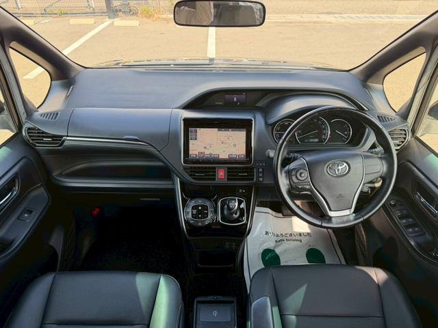 エスクァイア ハイブリッドＧｉ　車両品質評価書付き　ディーラーオプション９インチナビ　クルーズコントロール　バックカメラ　オートライト　シートヒーター　ＥＴＣ　テレビ機能　両側パワースライドドア　ステアリングリモコン　テレビキット（25枚目）