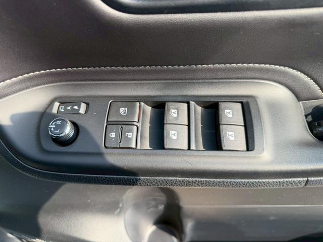 エスクァイア ハイブリッドＧｉ　車両品質評価書付き　ディーラーオプション９インチナビ　クルーズコントロール　バックカメラ　オートライト　シートヒーター　ＥＴＣ　テレビ機能　両側パワースライドドア　ステアリングリモコン　テレビキット（32枚目）