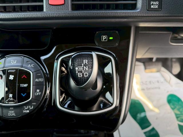 エスクァイア ハイブリッドＧｉ　車両品質評価書付き　ディーラーオプション９インチナビ　クルーズコントロール　バックカメラ　オートライト　シートヒーター　ＥＴＣ　テレビ機能　両側パワースライドドア　ステアリングリモコン　テレビキット（39枚目）