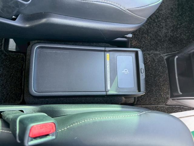 エスクァイア ハイブリッドＧｉ　車両品質評価書付き　ディーラーオプション９インチナビ　クルーズコントロール　バックカメラ　オートライト　シートヒーター　ＥＴＣ　テレビ機能　両側パワースライドドア　ステアリングリモコン　テレビキット（42枚目）