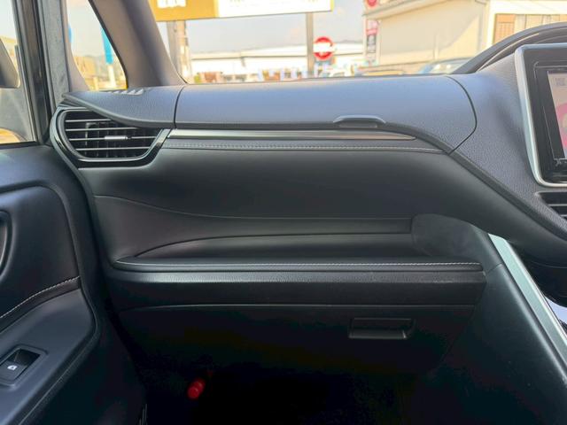 エスクァイア ハイブリッドＧｉ　車両品質評価書付き　ディーラーオプション９インチナビ　クルーズコントロール　バックカメラ　オートライト　シートヒーター　ＥＴＣ　テレビ機能　両側パワースライドドア　ステアリングリモコン　テレビキット（43枚目）