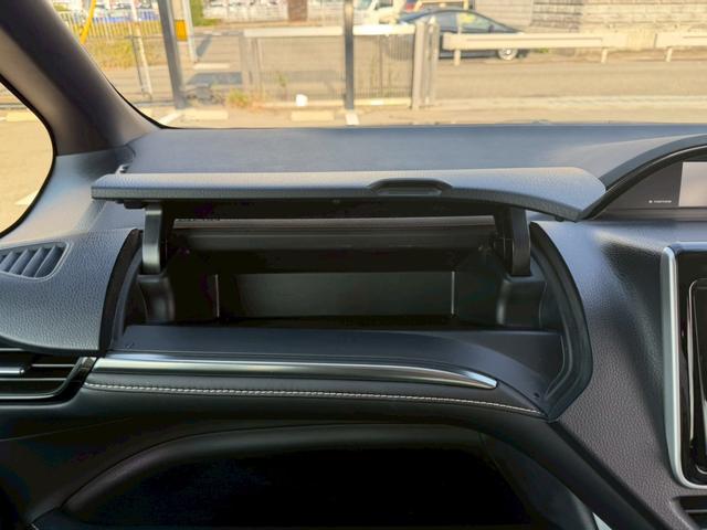 エスクァイア ハイブリッドＧｉ　車両品質評価書付き　ディーラーオプション９インチナビ　クルーズコントロール　バックカメラ　オートライト　シートヒーター　ＥＴＣ　テレビ機能　両側パワースライドドア　ステアリングリモコン　テレビキット（44枚目）