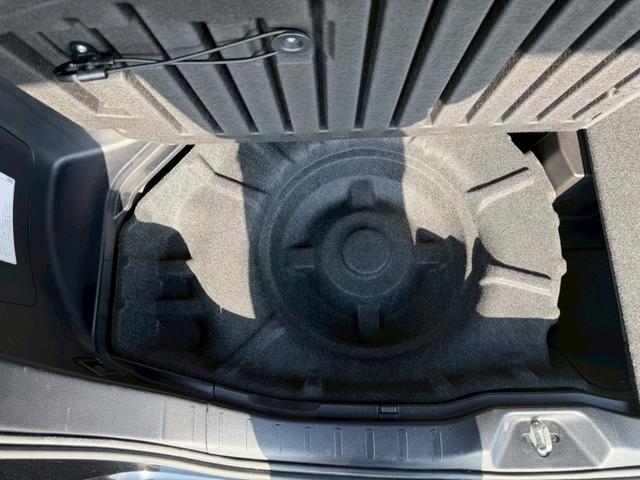 エスクァイア ハイブリッドＧｉ　車両品質評価書付き　ディーラーオプション９インチナビ　クルーズコントロール　バックカメラ　オートライト　シートヒーター　ＥＴＣ　テレビ機能　両側パワースライドドア　ステアリングリモコン　テレビキット（61枚目）