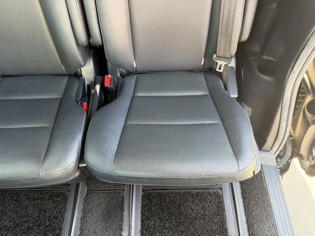 エスクァイア ハイブリッドＧｉ　車両品質評価書付き　ディーラーオプション９インチナビ　クルーズコントロール　バックカメラ　オートライト　シートヒーター　ＥＴＣ　テレビ機能　両側パワースライドドア　ステアリングリモコン　テレビキット（70枚目）