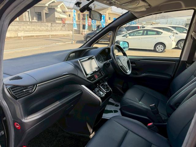 エスクァイア ハイブリッドＧｉ　車両品質評価書付き　ディーラーオプション９インチナビ　クルーズコントロール　バックカメラ　オートライト　シートヒーター　ＥＴＣ　テレビ機能　両側パワースライドドア　ステアリングリモコン　テレビキット（71枚目）