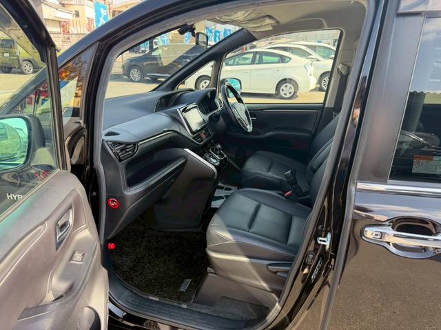 エスクァイア ハイブリッドＧｉ　車両品質評価書付き　ディーラーオプション９インチナビ　クルーズコントロール　バックカメラ　オートライト　シートヒーター　ＥＴＣ　テレビ機能　両側パワースライドドア　ステアリングリモコン　テレビキット（76枚目）