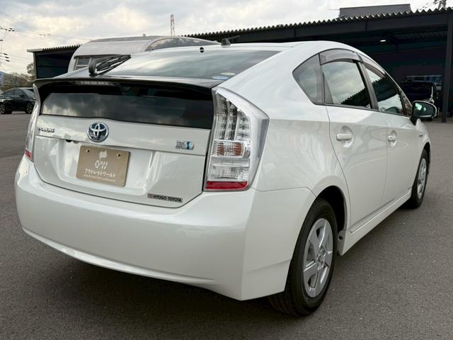 プリウス Ｓ　車両品質評価書付き　純正ナビゲーション　ＴＶ　バックカメラ　オートライト　ＥＴＣ　ＤＶＤ／ＣＤ　スマートキー　ステアリングリモコン　電動格納ミラー　運転席パワーウインドウ　助手席側パワーウインドウ（11枚目）