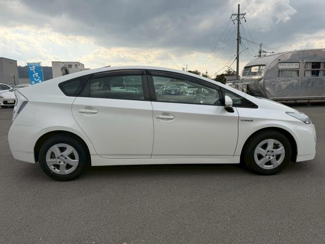 プリウス Ｓ　車両品質評価書付き　純正ナビゲーション　ＴＶ　バックカメラ　オートライト　ＥＴＣ　ＤＶＤ／ＣＤ　スマートキー　ステアリングリモコン　電動格納ミラー　運転席パワーウインドウ　助手席側パワーウインドウ（15枚目）
