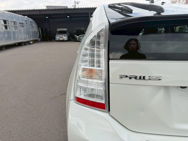 プリウス Ｓ　車両品質評価書付き　純正ナビゲーション　ＴＶ　バックカメラ　オートライト　ＥＴＣ　ＤＶＤ／ＣＤ　スマートキー　ステアリングリモコン　電動格納ミラー　運転席パワーウインドウ　助手席側パワーウインドウ（18枚目）