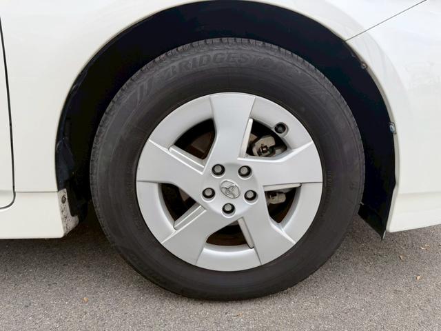 プリウス Ｓ　車両品質評価書付き　純正ナビゲーション　ＴＶ　バックカメラ　オートライト　ＥＴＣ　ＤＶＤ／ＣＤ　スマートキー　ステアリングリモコン　電動格納ミラー　運転席パワーウインドウ　助手席側パワーウインドウ（20枚目）
