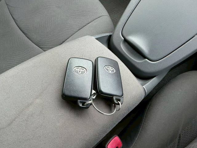 プリウス Ｓ　車両品質評価書付き　純正ナビゲーション　ＴＶ　バックカメラ　オートライト　ＥＴＣ　ＤＶＤ／ＣＤ　スマートキー　ステアリングリモコン　電動格納ミラー　運転席パワーウインドウ　助手席側パワーウインドウ（22枚目）