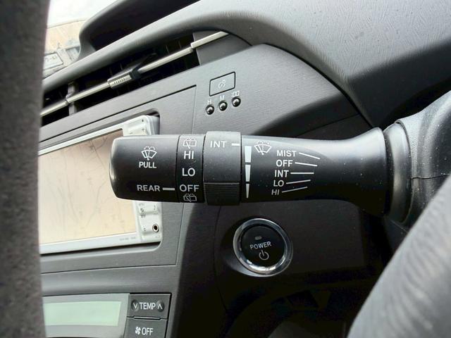 プリウス Ｓ　車両品質評価書付き　純正ナビゲーション　ＴＶ　バックカメラ　オートライト　ＥＴＣ　ＤＶＤ／ＣＤ　スマートキー　ステアリングリモコン　電動格納ミラー　運転席パワーウインドウ　助手席側パワーウインドウ（28枚目）