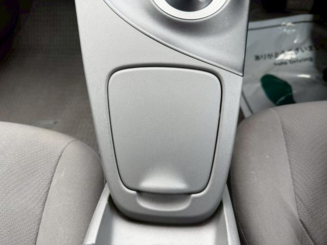 プリウス Ｓ　車両品質評価書付き　純正ナビゲーション　ＴＶ　バックカメラ　オートライト　ＥＴＣ　ＤＶＤ／ＣＤ　スマートキー　ステアリングリモコン　電動格納ミラー　運転席パワーウインドウ　助手席側パワーウインドウ（38枚目）