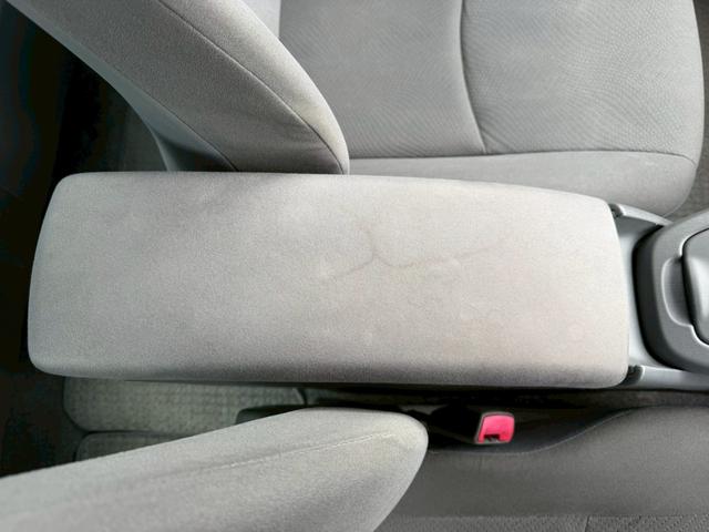 プリウス Ｓ　車両品質評価書付き　純正ナビゲーション　ＴＶ　バックカメラ　オートライト　ＥＴＣ　ＤＶＤ／ＣＤ　スマートキー　ステアリングリモコン　電動格納ミラー　運転席パワーウインドウ　助手席側パワーウインドウ（40枚目）