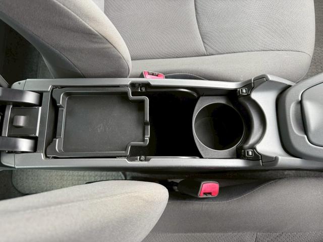 プリウス Ｓ　車両品質評価書付き　純正ナビゲーション　ＴＶ　バックカメラ　オートライト　ＥＴＣ　ＤＶＤ／ＣＤ　スマートキー　ステアリングリモコン　電動格納ミラー　運転席パワーウインドウ　助手席側パワーウインドウ（41枚目）