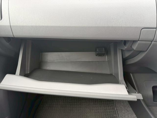 プリウス Ｓ　車両品質評価書付き　純正ナビゲーション　ＴＶ　バックカメラ　オートライト　ＥＴＣ　ＤＶＤ／ＣＤ　スマートキー　ステアリングリモコン　電動格納ミラー　運転席パワーウインドウ　助手席側パワーウインドウ（44枚目）