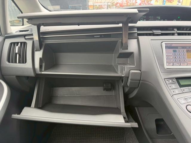 プリウス Ｓ　車両品質評価書付き　純正ナビゲーション　ＴＶ　バックカメラ　オートライト　ＥＴＣ　ＤＶＤ／ＣＤ　スマートキー　ステアリングリモコン　電動格納ミラー　運転席パワーウインドウ　助手席側パワーウインドウ（45枚目）