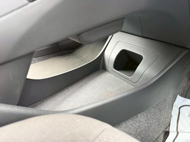 プリウス Ｓ　車両品質評価書付き　純正ナビゲーション　ＴＶ　バックカメラ　オートライト　ＥＴＣ　ＤＶＤ／ＣＤ　スマートキー　ステアリングリモコン　電動格納ミラー　運転席パワーウインドウ　助手席側パワーウインドウ（46枚目）