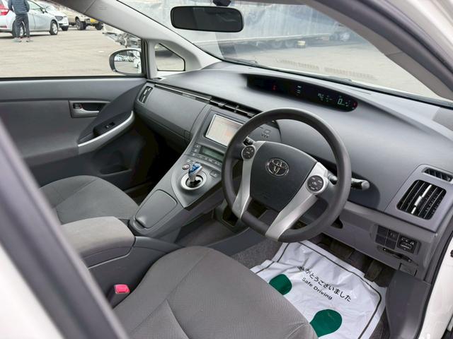 プリウス Ｓ　車両品質評価書付き　純正ナビゲーション　ＴＶ　バックカメラ　オートライト　ＥＴＣ　ＤＶＤ／ＣＤ　スマートキー　ステアリングリモコン　電動格納ミラー　運転席パワーウインドウ　助手席側パワーウインドウ（47枚目）