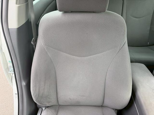 プリウス Ｓ　車両品質評価書付き　純正ナビゲーション　ＴＶ　バックカメラ　オートライト　ＥＴＣ　ＤＶＤ／ＣＤ　スマートキー　ステアリングリモコン　電動格納ミラー　運転席パワーウインドウ　助手席側パワーウインドウ（50枚目）