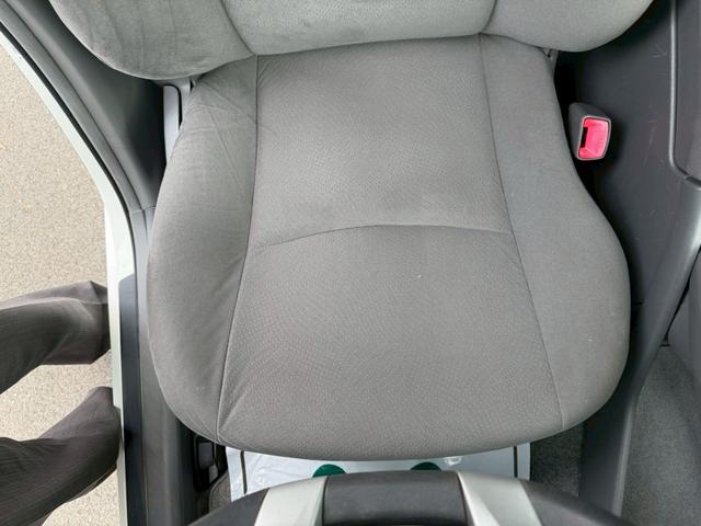 プリウス Ｓ　車両品質評価書付き　純正ナビゲーション　ＴＶ　バックカメラ　オートライト　ＥＴＣ　ＤＶＤ／ＣＤ　スマートキー　ステアリングリモコン　電動格納ミラー　運転席パワーウインドウ　助手席側パワーウインドウ（51枚目）