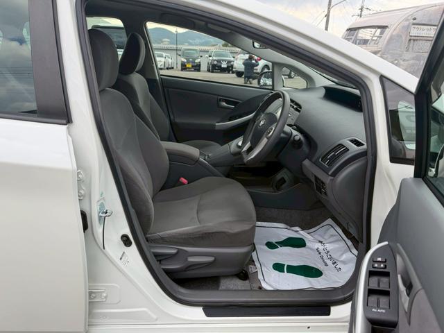 プリウス Ｓ　車両品質評価書付き　純正ナビゲーション　ＴＶ　バックカメラ　オートライト　ＥＴＣ　ＤＶＤ／ＣＤ　スマートキー　ステアリングリモコン　電動格納ミラー　運転席パワーウインドウ　助手席側パワーウインドウ（52枚目）