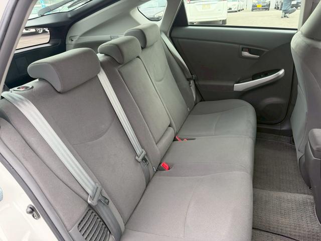 プリウス Ｓ　車両品質評価書付き　純正ナビゲーション　ＴＶ　バックカメラ　オートライト　ＥＴＣ　ＤＶＤ／ＣＤ　スマートキー　ステアリングリモコン　電動格納ミラー　運転席パワーウインドウ　助手席側パワーウインドウ（54枚目）