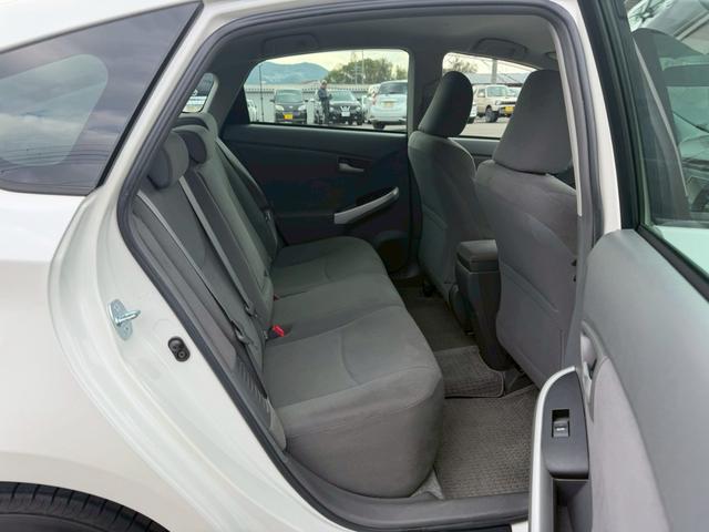 プリウス Ｓ　車両品質評価書付き　純正ナビゲーション　ＴＶ　バックカメラ　オートライト　ＥＴＣ　ＤＶＤ／ＣＤ　スマートキー　ステアリングリモコン　電動格納ミラー　運転席パワーウインドウ　助手席側パワーウインドウ（62枚目）