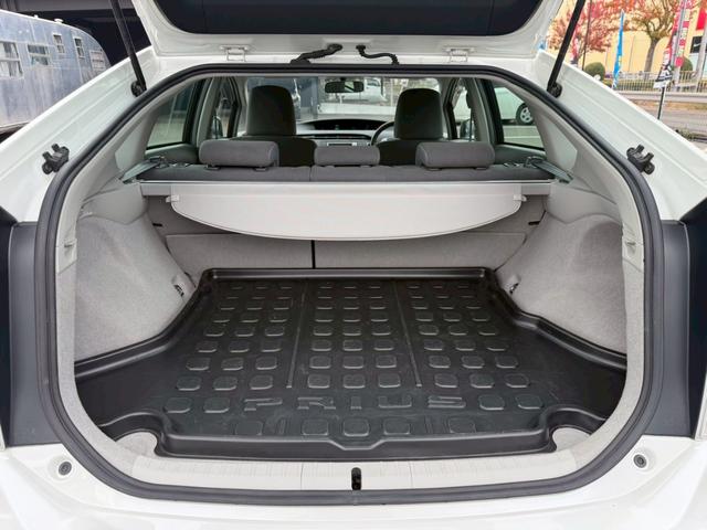 プリウス Ｓ　車両品質評価書付き　純正ナビゲーション　ＴＶ　バックカメラ　オートライト　ＥＴＣ　ＤＶＤ／ＣＤ　スマートキー　ステアリングリモコン　電動格納ミラー　運転席パワーウインドウ　助手席側パワーウインドウ（63枚目）