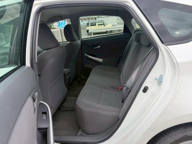プリウス Ｓ　車両品質評価書付き　純正ナビゲーション　ＴＶ　バックカメラ　オートライト　ＥＴＣ　ＤＶＤ／ＣＤ　スマートキー　ステアリングリモコン　電動格納ミラー　運転席パワーウインドウ　助手席側パワーウインドウ（70枚目）