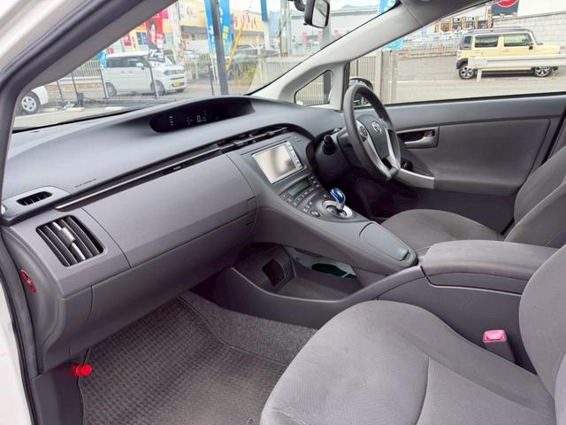 プリウス Ｓ　車両品質評価書付き　純正ナビゲーション　ＴＶ　バックカメラ　オートライト　ＥＴＣ　ＤＶＤ／ＣＤ　スマートキー　ステアリングリモコン　電動格納ミラー　運転席パワーウインドウ　助手席側パワーウインドウ（71枚目）
