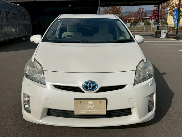 プリウス Ｓ　ＬＥＤエディション　車両品質評価書付き　バックカメラ　カーナビ　オートライト　ＥＴＣ　テレビ機能　ＣＤ・ＤＶＤ　スマートキー　スペアキー有　全席パワーウィンド―　ステアリングリモコン　ＡＣ機能　電動格納ミラー（8枚目）