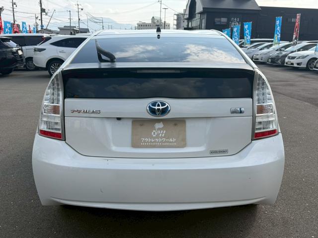 プリウス Ｓ　ＬＥＤエディション　車両品質評価書付き　バックカメラ　カーナビ　オートライト　ＥＴＣ　テレビ機能　ＣＤ・ＤＶＤ　スマートキー　スペアキー有　全席パワーウィンド―　ステアリングリモコン　ＡＣ機能　電動格納ミラー（12枚目）