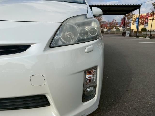 プリウス Ｓ　ＬＥＤエディション　車両品質評価書付き　バックカメラ　カーナビ　オートライト　ＥＴＣ　テレビ機能　ＣＤ・ＤＶＤ　スマートキー　スペアキー有　全席パワーウィンド―　ステアリングリモコン　ＡＣ機能　電動格納ミラー（17枚目）