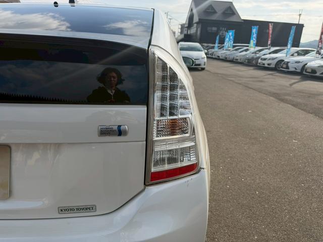 プリウス Ｓ　ＬＥＤエディション　車両品質評価書付き　バックカメラ　カーナビ　オートライト　ＥＴＣ　テレビ機能　ＣＤ・ＤＶＤ　スマートキー　スペアキー有　全席パワーウィンド―　ステアリングリモコン　ＡＣ機能　電動格納ミラー（19枚目）