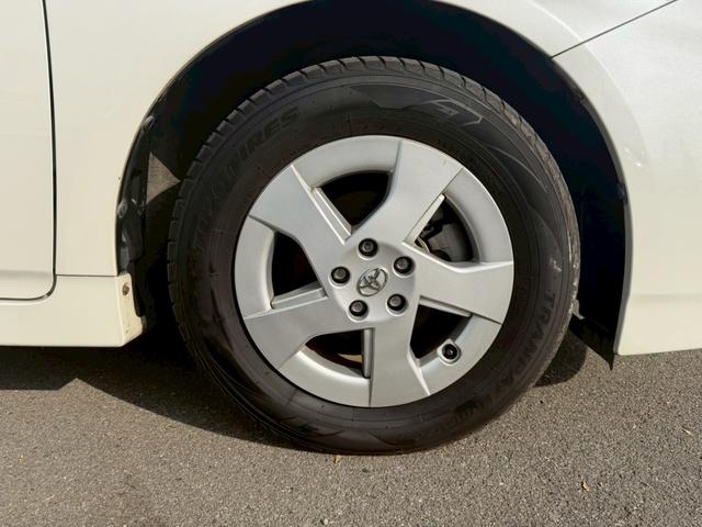 プリウス Ｓ　ＬＥＤエディション　車両品質評価書付き　バックカメラ　カーナビ　オートライト　ＥＴＣ　テレビ機能　ＣＤ・ＤＶＤ　スマートキー　スペアキー有　全席パワーウィンド―　ステアリングリモコン　ＡＣ機能　電動格納ミラー（20枚目）