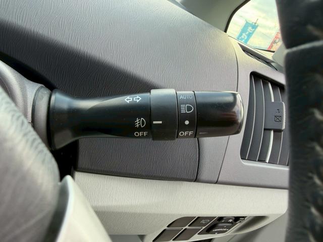 プリウス Ｓ　ＬＥＤエディション　車両品質評価書付き　バックカメラ　カーナビ　オートライト　ＥＴＣ　テレビ機能　ＣＤ・ＤＶＤ　スマートキー　スペアキー有　全席パワーウィンド―　ステアリングリモコン　ＡＣ機能　電動格納ミラー（29枚目）