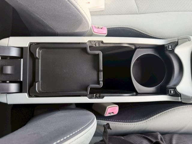 プリウス Ｓ　ＬＥＤエディション　車両品質評価書付き　バックカメラ　カーナビ　オートライト　ＥＴＣ　テレビ機能　ＣＤ・ＤＶＤ　スマートキー　スペアキー有　全席パワーウィンド―　ステアリングリモコン　ＡＣ機能　電動格納ミラー（42枚目）