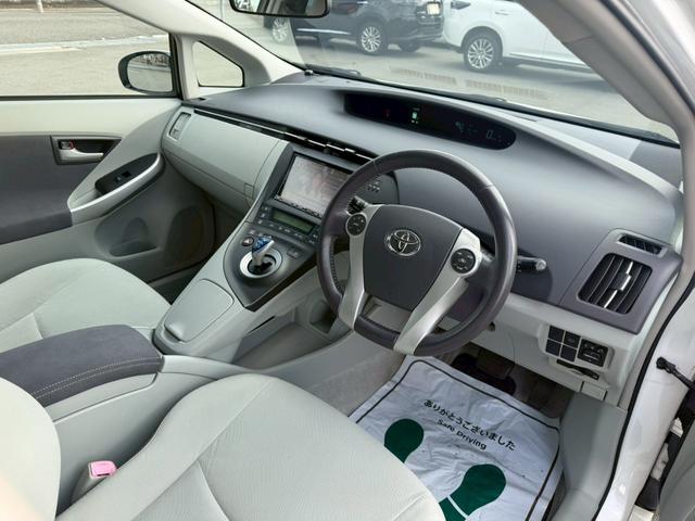 プリウス Ｓ　ＬＥＤエディション　車両品質評価書付き　バックカメラ　カーナビ　オートライト　ＥＴＣ　テレビ機能　ＣＤ・ＤＶＤ　スマートキー　スペアキー有　全席パワーウィンド―　ステアリングリモコン　ＡＣ機能　電動格納ミラー（47枚目）