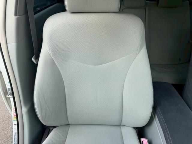 プリウス Ｓ　ＬＥＤエディション　車両品質評価書付き　バックカメラ　カーナビ　オートライト　ＥＴＣ　テレビ機能　ＣＤ・ＤＶＤ　スマートキー　スペアキー有　全席パワーウィンド―　ステアリングリモコン　ＡＣ機能　電動格納ミラー（50枚目）