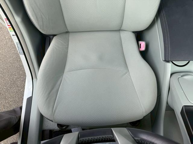 プリウス Ｓ　ＬＥＤエディション　車両品質評価書付き　バックカメラ　カーナビ　オートライト　ＥＴＣ　テレビ機能　ＣＤ・ＤＶＤ　スマートキー　スペアキー有　全席パワーウィンド―　ステアリングリモコン　ＡＣ機能　電動格納ミラー（51枚目）