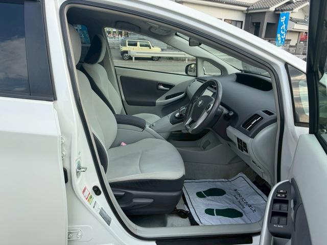 プリウス Ｓ　ＬＥＤエディション　車両品質評価書付き　バックカメラ　カーナビ　オートライト　ＥＴＣ　テレビ機能　ＣＤ・ＤＶＤ　スマートキー　スペアキー有　全席パワーウィンド―　ステアリングリモコン　ＡＣ機能　電動格納ミラー（52枚目）